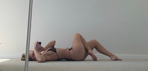 paris_love23 header picture leakfans.com