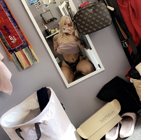 Header of peachyblonde