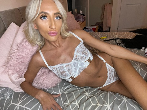 petitebee993 header picture leakfans.com