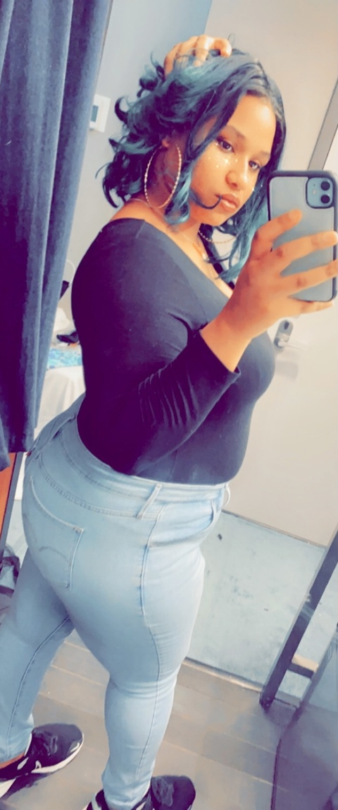 phoenix_milani header picture leakfans.com