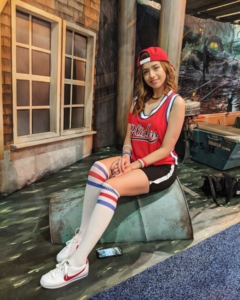 pokinaneonlyfan header picture leakfans.com