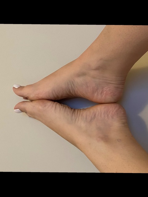 Header of pretty_petite_feet_4