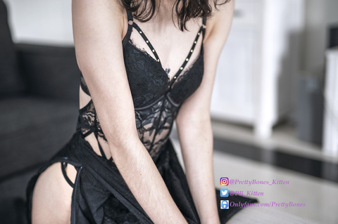 prettybones header picture leakfans.com