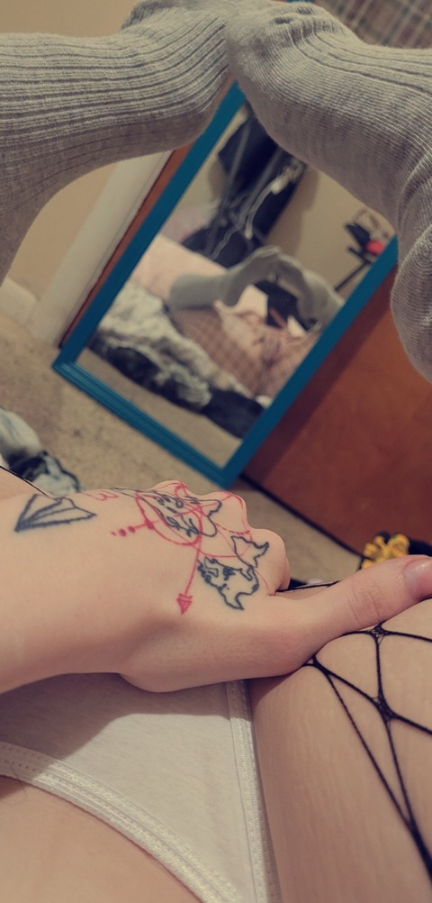 prettystoned42 header picture leakfans.com