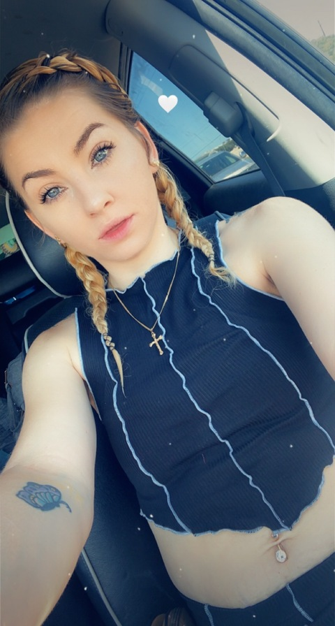 queenbee2020 header picture leakfans.com