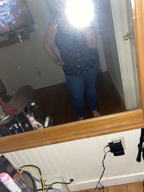 queenbeeeelee header picture leakfans.com