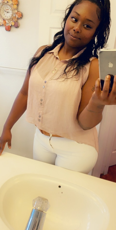 queenj header picture leakfans.com