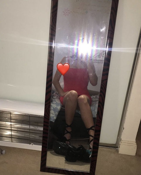 queent02 header picture leakfans.com