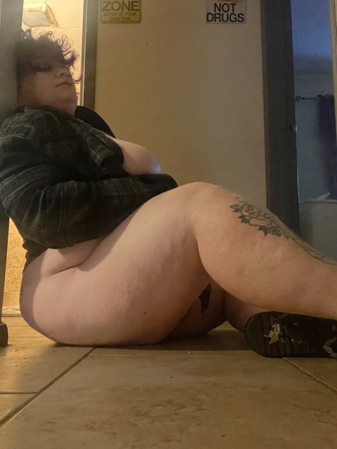 Header of queenthickthighz