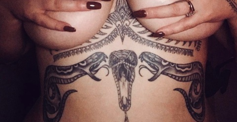 queenvc header picture leakfans.com