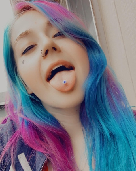 quinnxxx2000 header picture leakfans.com