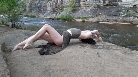 r3yla header picture leakfans.com