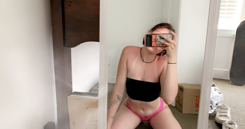 r8437 header picture leakfans.com