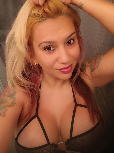 raq007 header picture leakfans.com