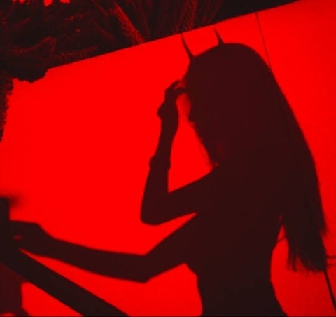 red.head.riot header picture leakfans.com