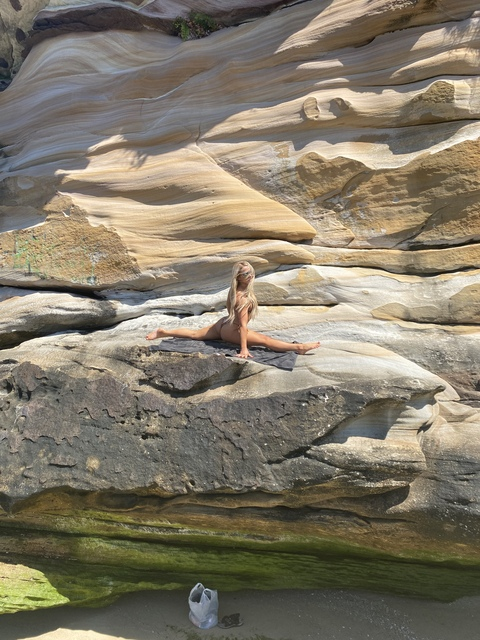 red_poledancer header picture leakfans.com