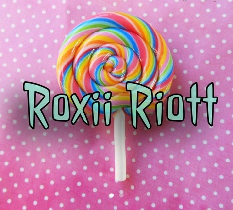 Header of roxiiriott