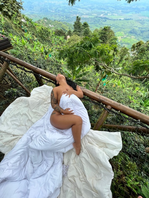 sarawiilson header picture leakfans.com