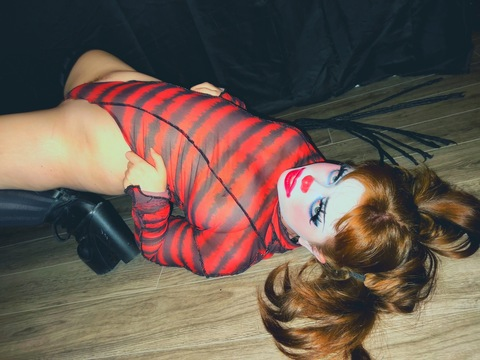 Header of scarlettclown