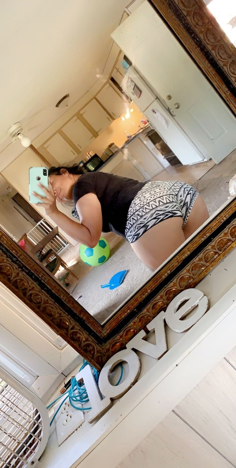 selenaaagarzaaa header picture leakfans.com