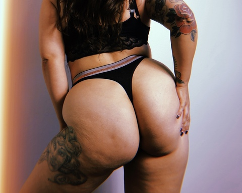 shesjustpeachyy_ header picture leakfans.com