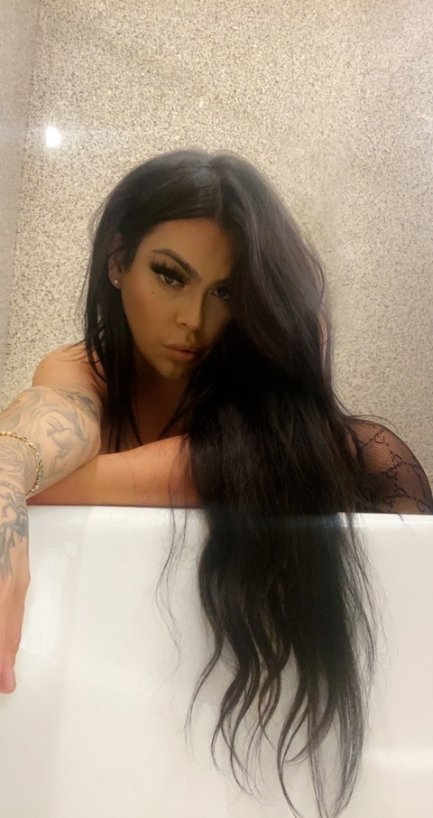 shesnotmia header picture leakfans.com