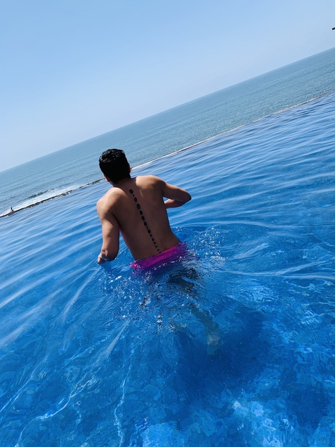 sleazzybear header picture leakfans.com