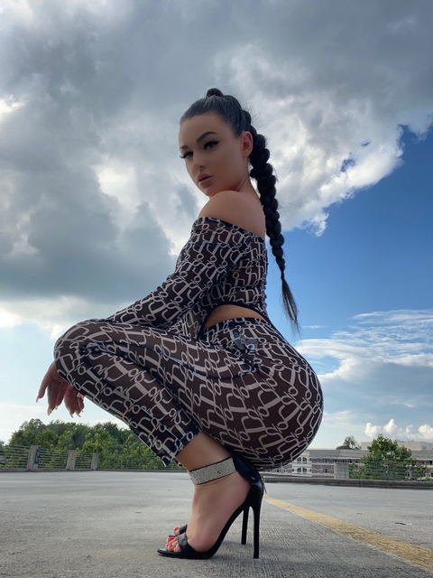 smokinghotgirl header picture leakfans.com