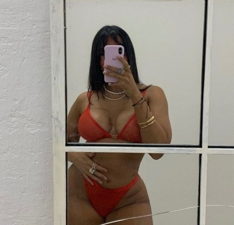 sneakyselina header picture leakfans.com