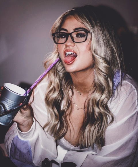 sophie_m_thompson header picture leakfans.com