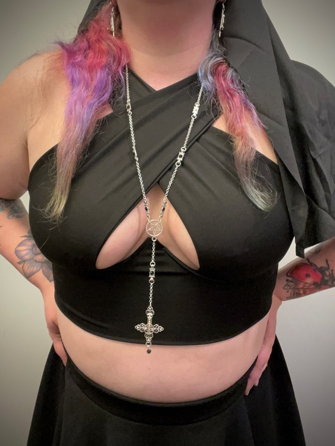 suzie_suicide header picture leakfans.com