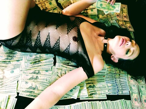 suzyonlyfans header picture leakfans.com