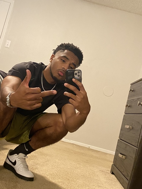 thawellknownflexa header picture leakfans.com