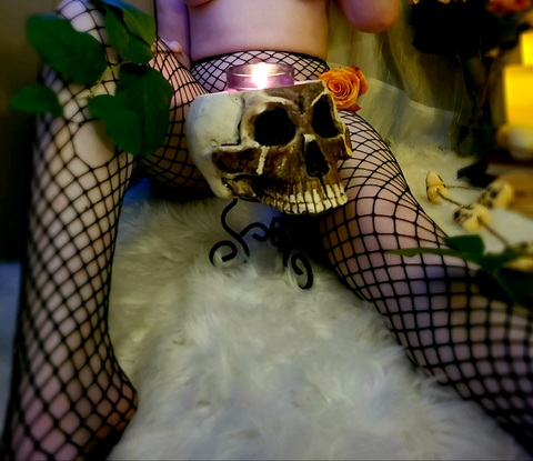 the_moons_glow header picture leakfans.com