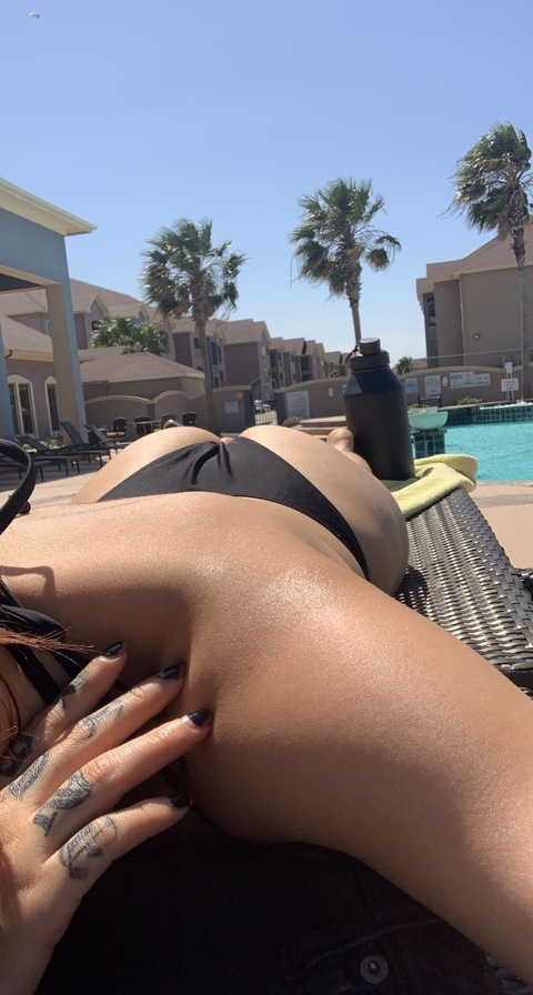 Header of thegirlava