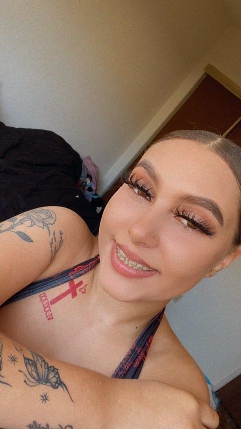 therealkaylaababyy header picture leakfans.com