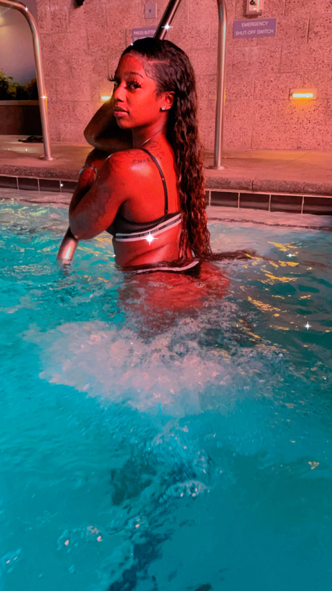 thickassneke header picture leakfans.com