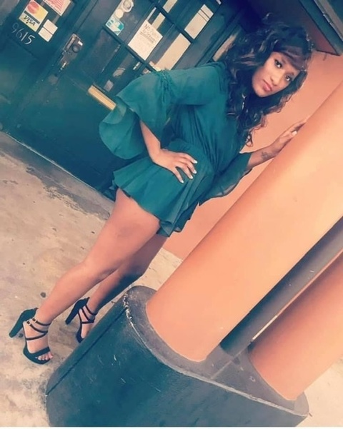 thickthighsyellaa header picture leakfans.com