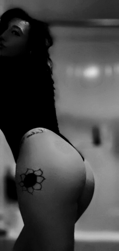 tiffanyy24 header picture leakfans.com