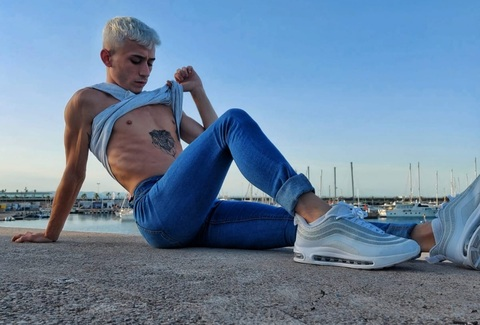 toniking_twerkk header picture leakfans.com