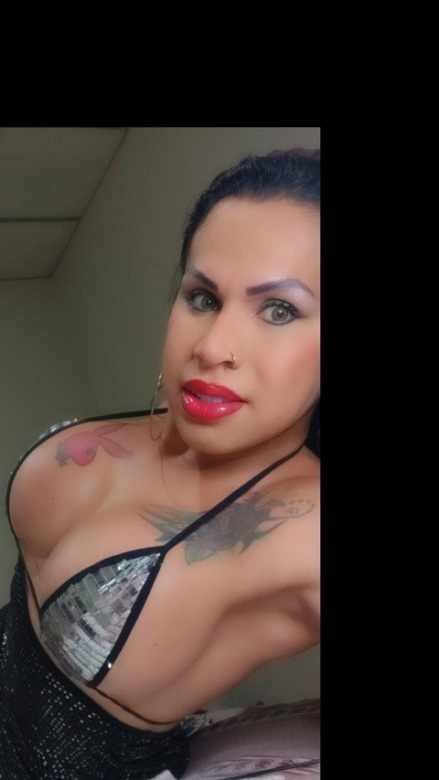 u127289010kendrasantiago header picture leakfans.com