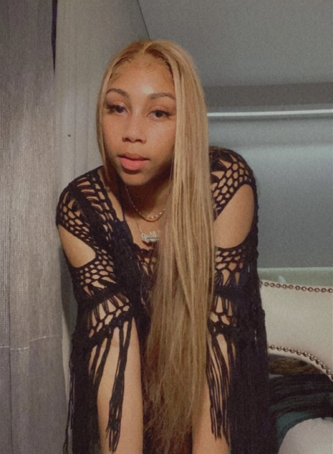 u140857915 header picture leakfans.com