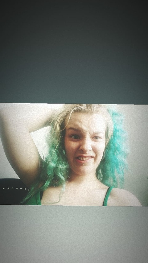 u154618430 header picture leakfans.com