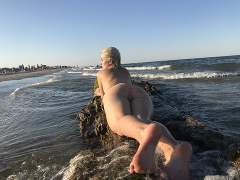 u160057986 header picture leakfans.com