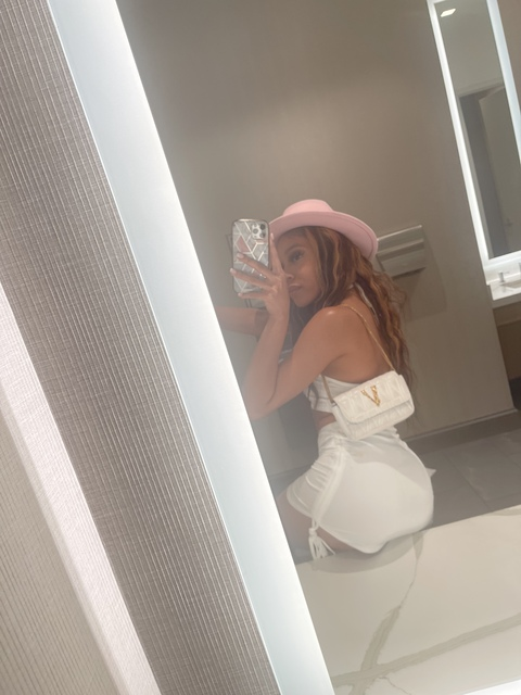 u177976322 header picture leakfans.com