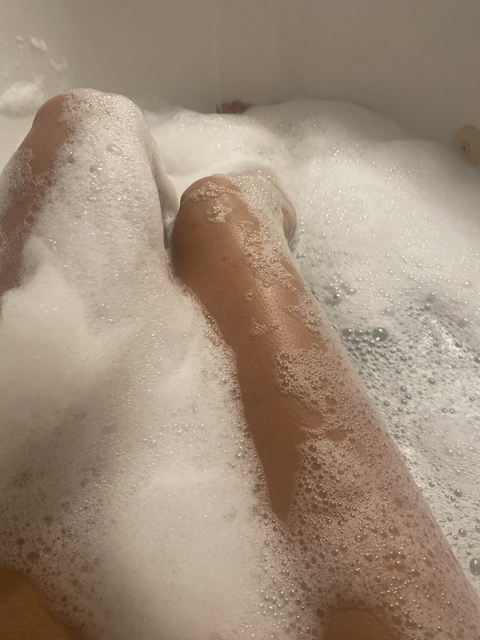 u184415985 header picture leakfans.com