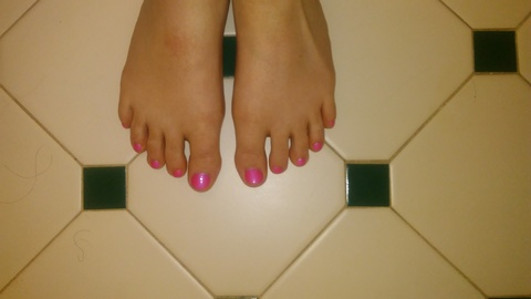 u19001538 header picture leakfans.com