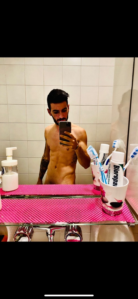 u22295387 header picture leakfans.com