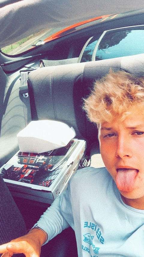 u51718906 header picture leakfans.com