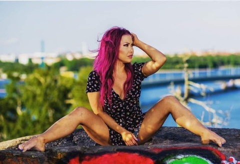 u71371398 header picture leakfans.com